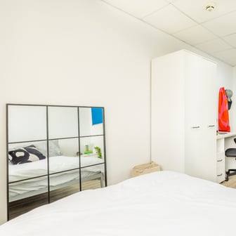 Silver En Suite City View - Image 4